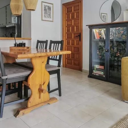 Casa Del Angel , Cosy 2 Bed Apartment,150m From Playa Locos Beautiful Swimming Pool Torrevieja