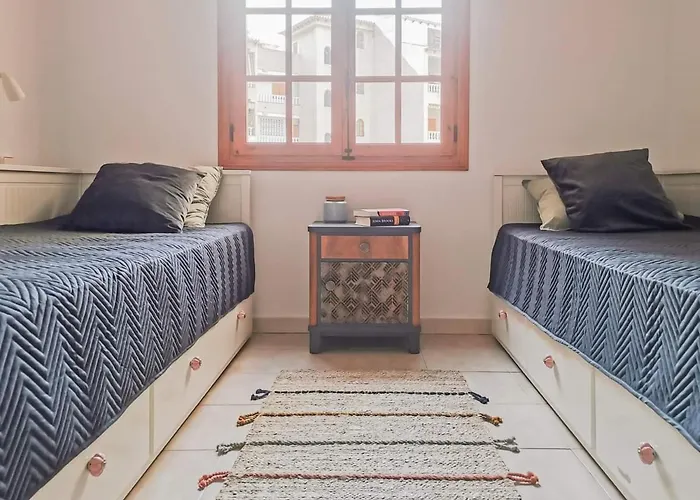 Casa Del Angel , Cosy 2 Bed Apartment,150m From Playa Locos Beautiful Swimming Pool Apartment Torrevieja